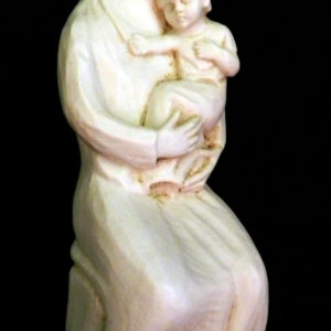 Vierge ASSISE résine TON IVOIRE 19cm