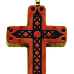 Croix en Bois d'Erable Vernis 2,5cm avec Cordon - MOTIF EN RELIEF
