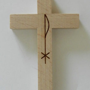 Croix bois CLAIR- 8x5cm- PAX