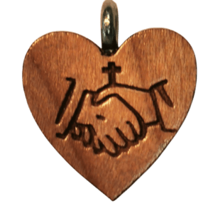 Coeur en Bois d'Erable Vernis 1,9cm avec Cordon - AMITIE